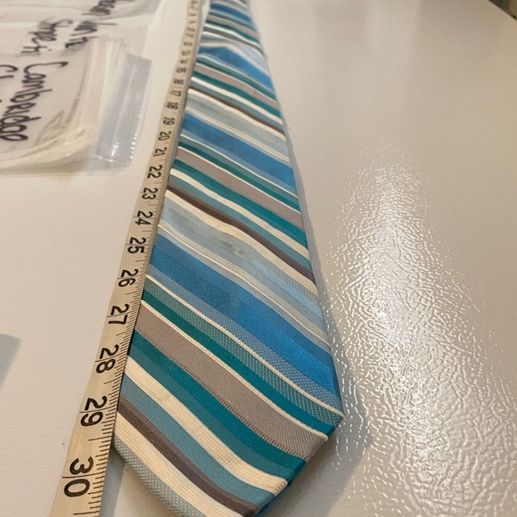 Van Heusen tie - Picture 1 of 3